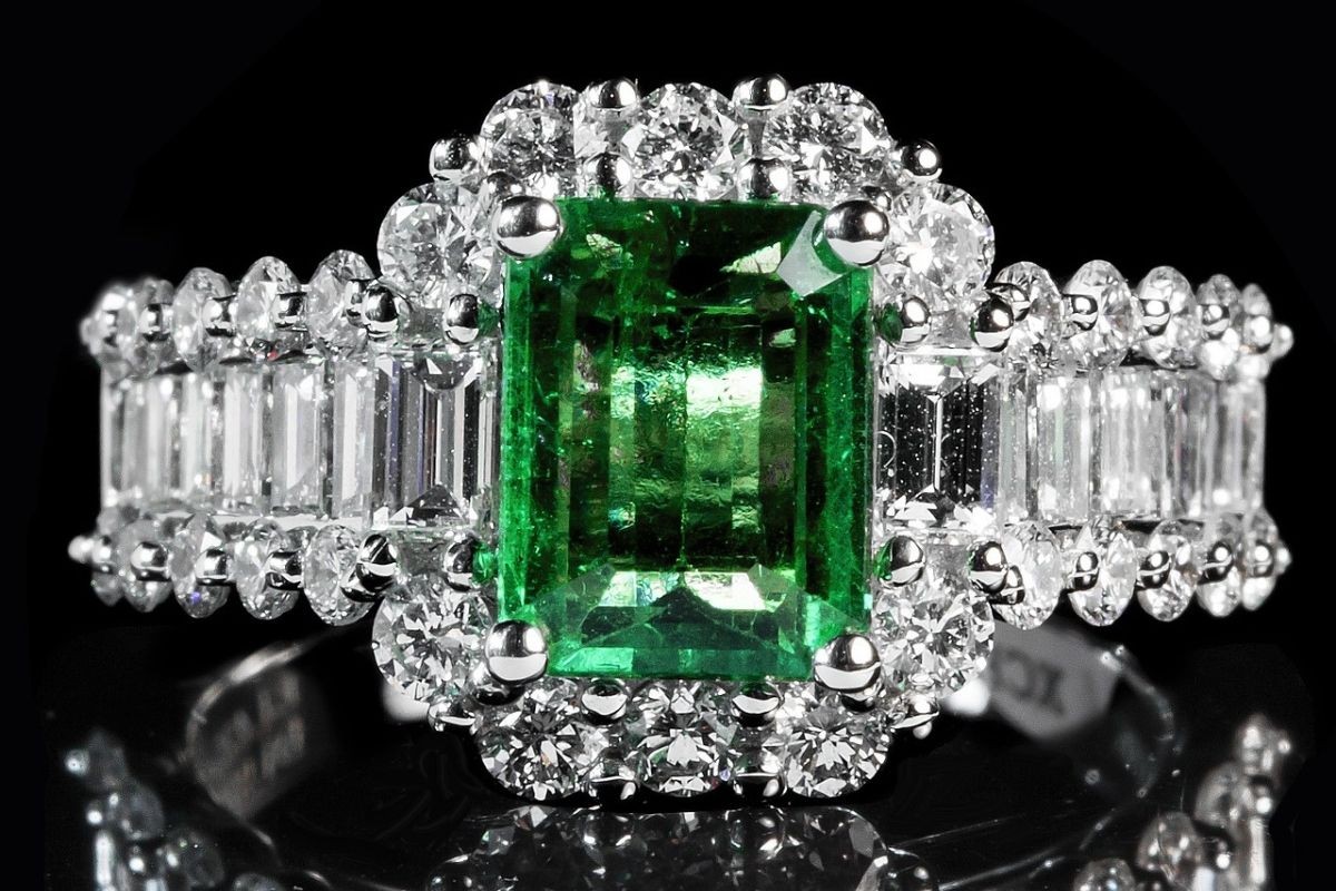 anello di smeraldo