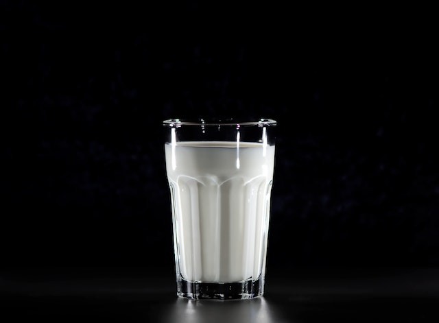Latte di avena: valori nutrizionali e benefici della bevanda