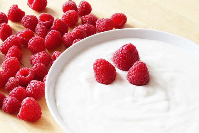 A cosa fa bene lo skyr e le differenze con lo yogurt