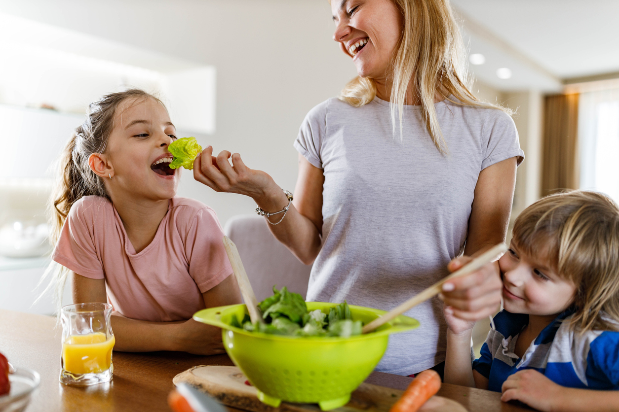 Cosa mangiare dopo le 18: guida definitiva per linea e salute - GreenStyle