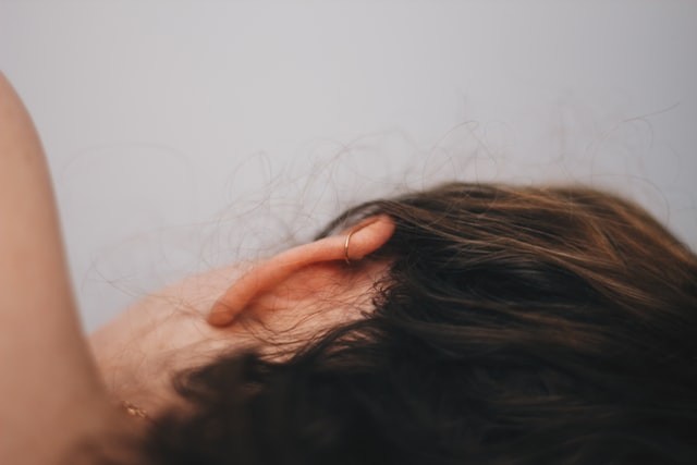 Mal d'orecchie: sintomi e cure per bimbi e adulti