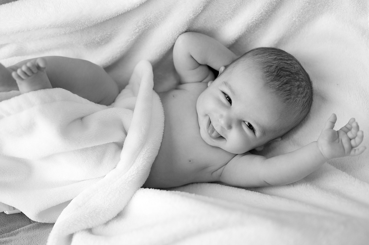 neonato sorridente