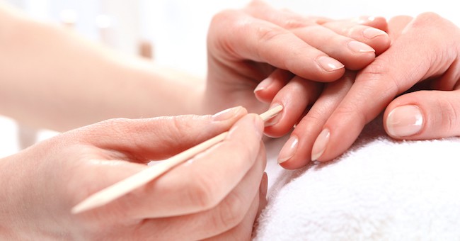 Mani, trattamento cuticole