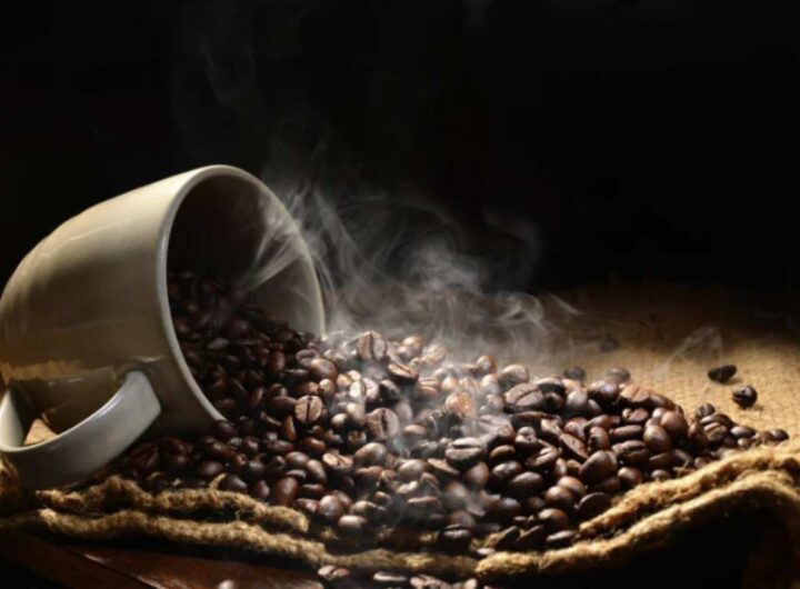 Tra questi, la qualità dei chicchi, la tostatura, la macinatura, la qualità dell'acqua e, non da ultimo, il metodo di preparazione.