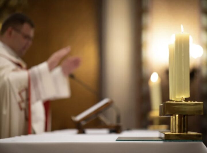 È fondamentale chiarire che il sistema di remunerazione per sacerdoti e religiosi non può essere definito come un “stipendio”