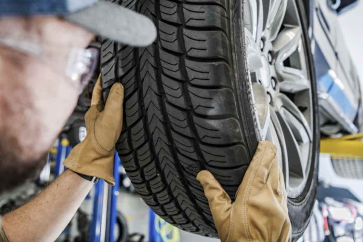 Uno studio della Commissione Europea ha dimostrato che una pressione insufficiente degli pneumatici può aumentare il consumo