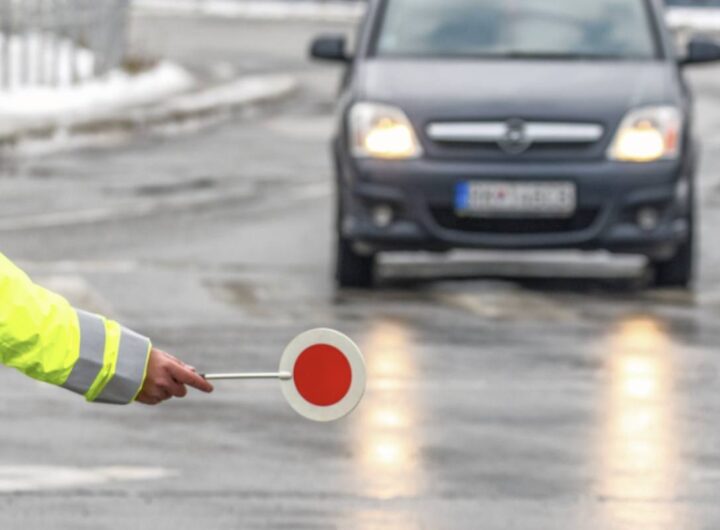 la transizione non è priva di difficoltà, e ci si chiede se il mercato sarà in grado di sostenere una domanda crescente di veicoli sostenibili.