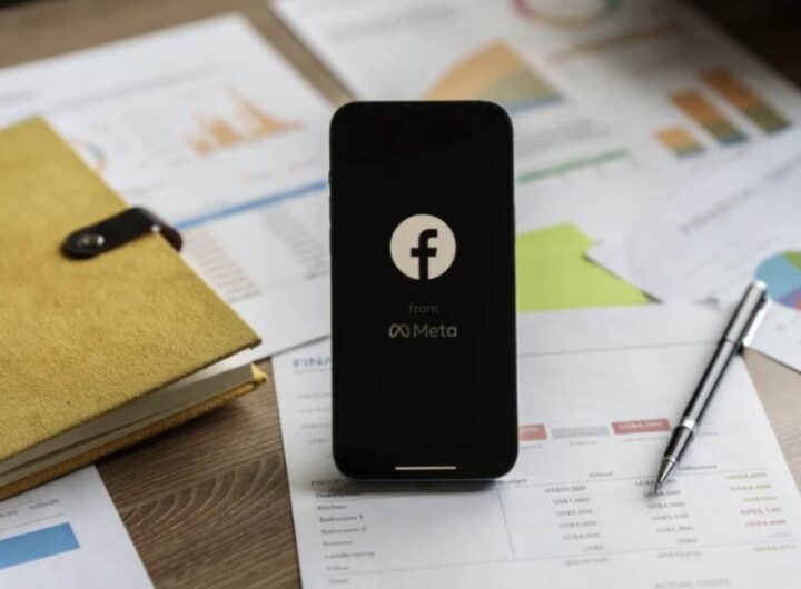 La piattaforma ha affrontato numerose critiche e sfide legate alla gestione dei contenuti e alle dinamiche di interazione.