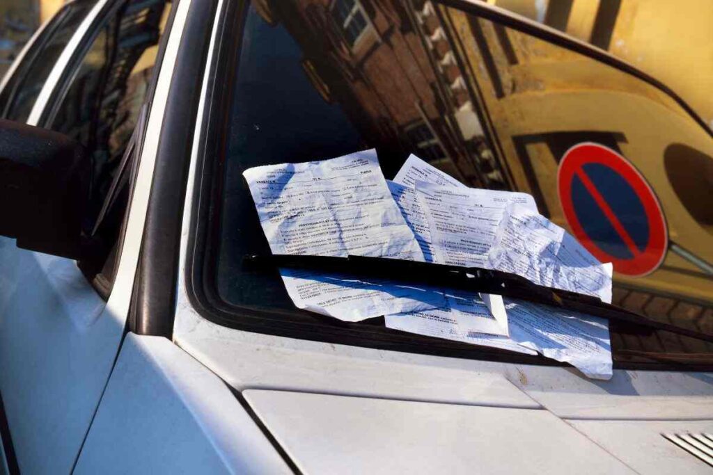 multa salatissima se metti le 4 frecce in questo modo: il codice della strada parla chiaro