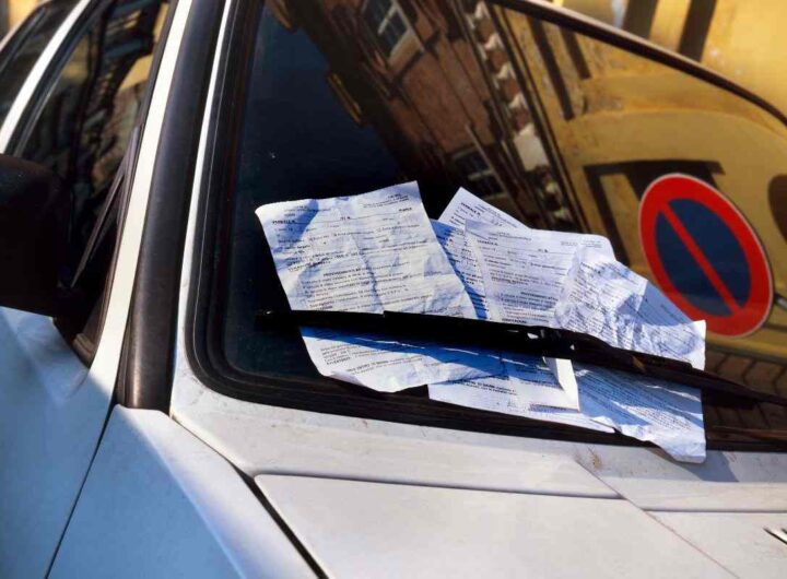 multa salatissima se metti le 4 frecce in questo modo: il codice della strada parla chiaro