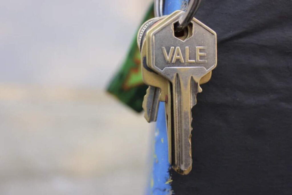 Il cosiddetto “sfratto per necessità” rappresenta una delle poche eccezioni in cui il locatore può richiedere la cessazione anticipata del contratto di locazione