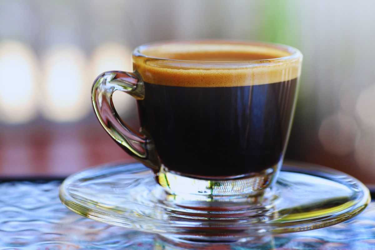 bere caffè per lavoro