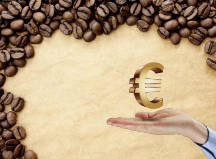 Il mercato del caffè sta vivendo una fase di crisi senza precedenti, con quotazioni ai livelli più alti degli ultimi cinquant’anni. Il prezzo per libbra