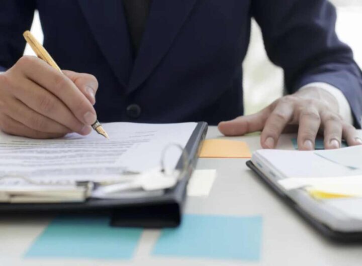 Questa norma impone alle imprese italiane e a quelle estere con stabile organizzazione in Italia di assicurare i beni materiali