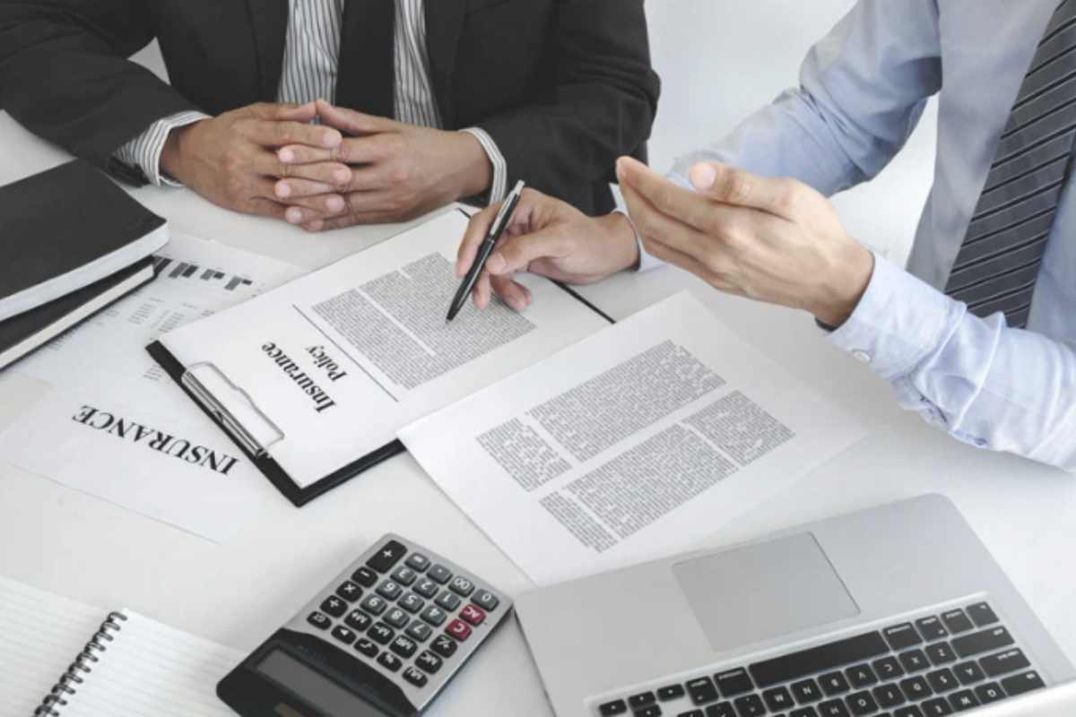 La legge non prevede sanzioni pecuniarie dirette per le imprese che non rispettano l’obbligo, ma impone conseguenze indirette molto rilevanti