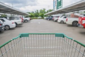 Questa pratica, apparentemente comoda, nasconde però diverse implicazioni legali che è importante conoscere per evitare sanzioni.