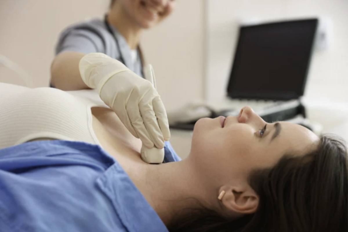 La tiroide è una ghiandola endocrina situata nella parte anteriore del collo, fondamentale per la regolazione del metabolismo