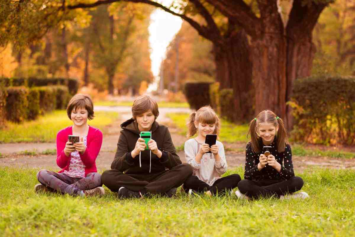 smartphone ai figli: gli esperti ci dicono l'età giusta