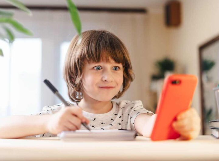 smartphone ai figli: gli esperti ci dicono l'età giusta