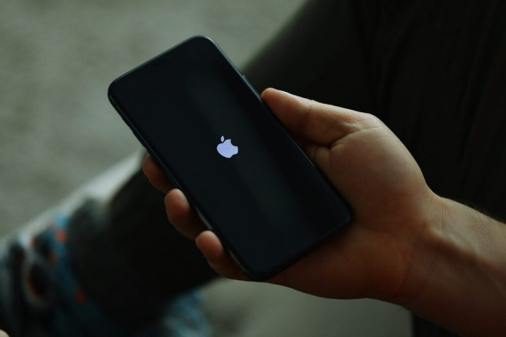 Allarme iPhone, attenzione a questo pallino colorato sullo schermo