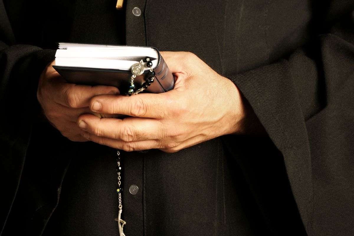 quanto guadagna un prete in Italia