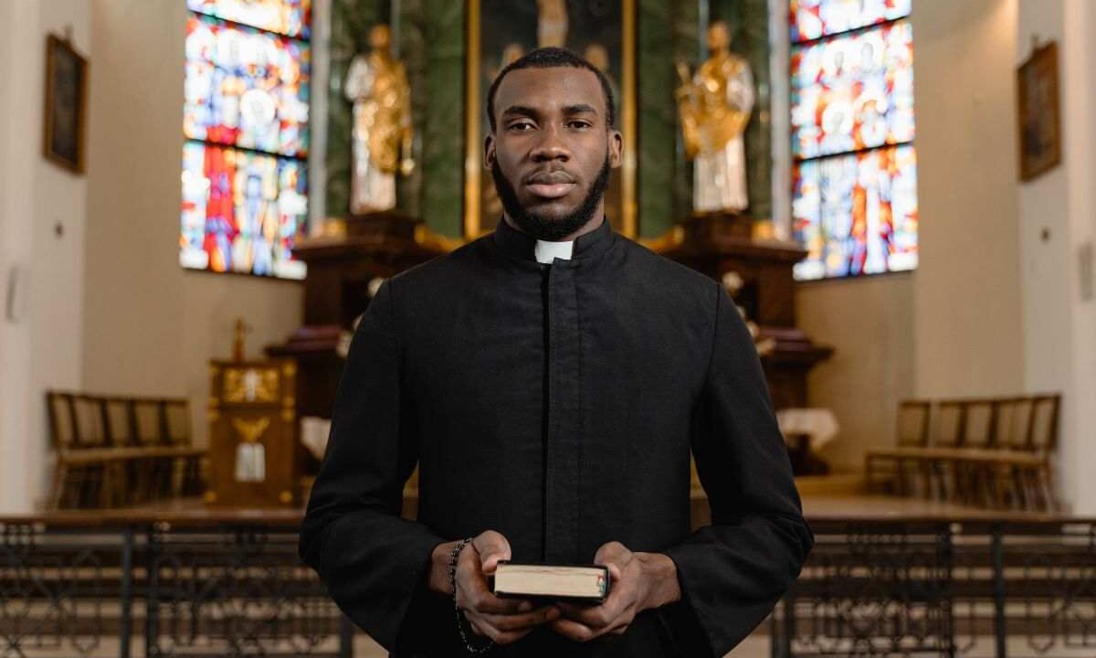 quanto guadagna un prete in Italia