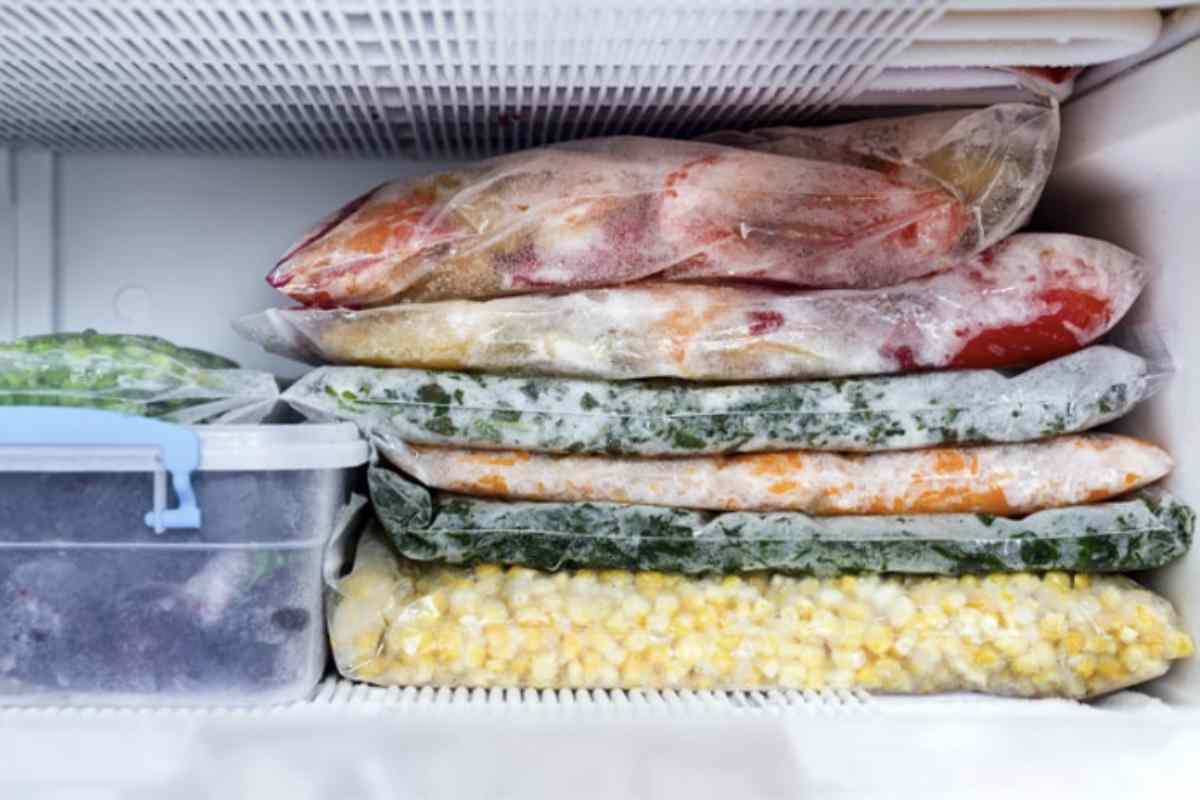 Un tema molto discusso riguarda invece il ricongelamento di alimenti scongelati. In caso di emergenze domestiche,