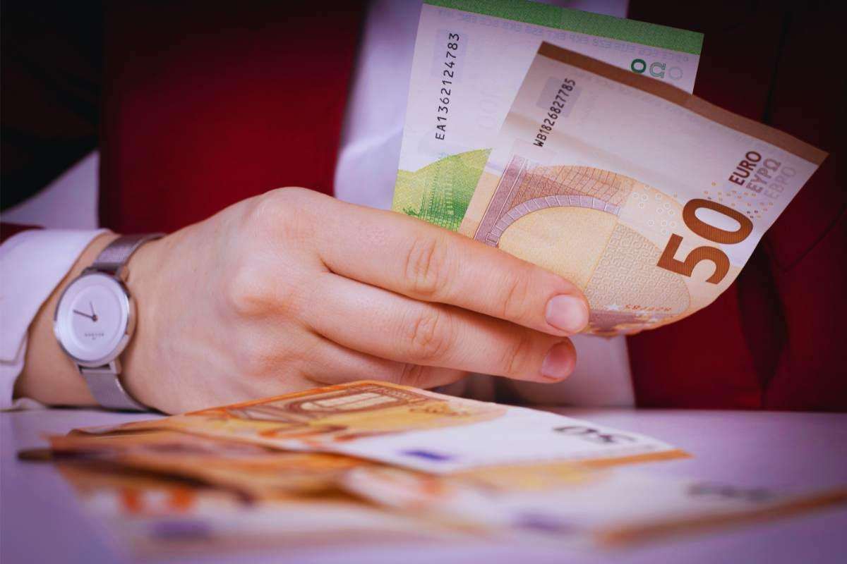 Stretta sui prelievi Bancomat