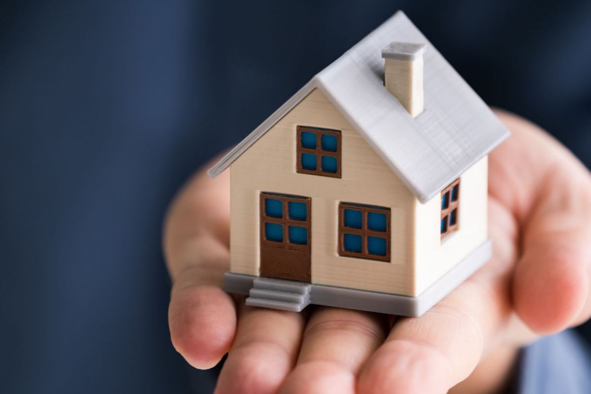 Oltre alle agevolazioni direttamente legate alla casa, chi vive da solo può accedere anche a misure di supporto per le utenze domestiche,