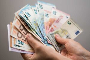 Come risparmiare 1000 euro al mese