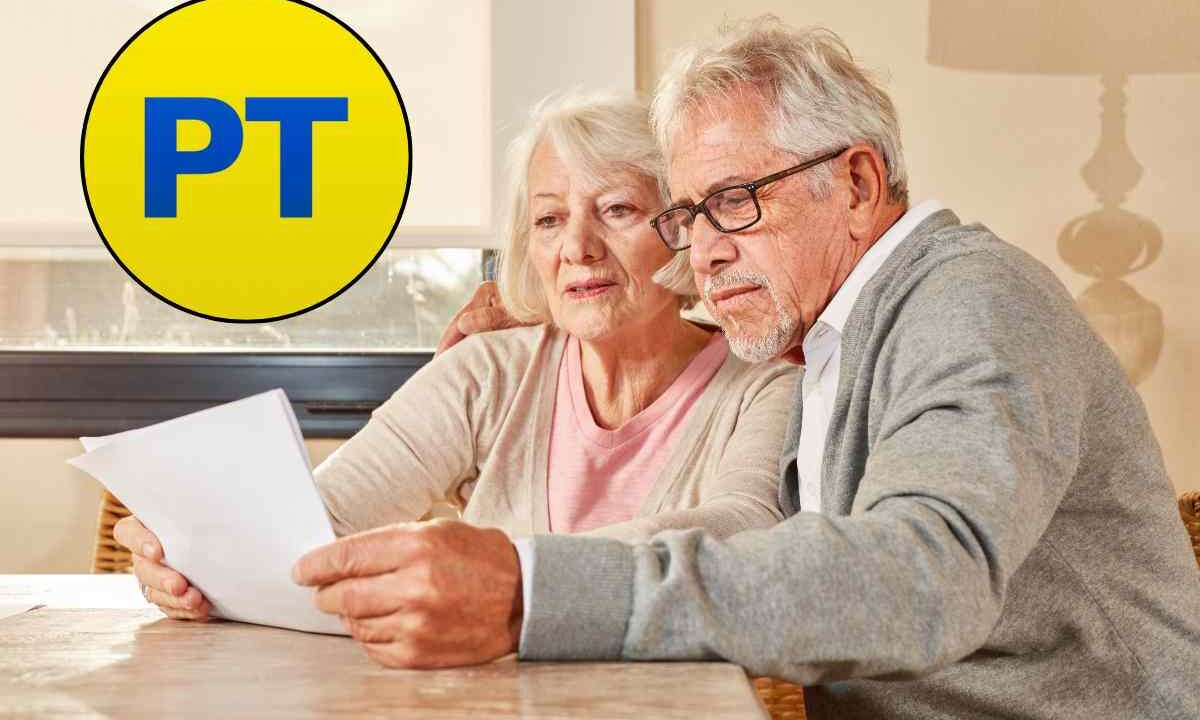 Coppia legge documento