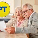 Coppia legge documento