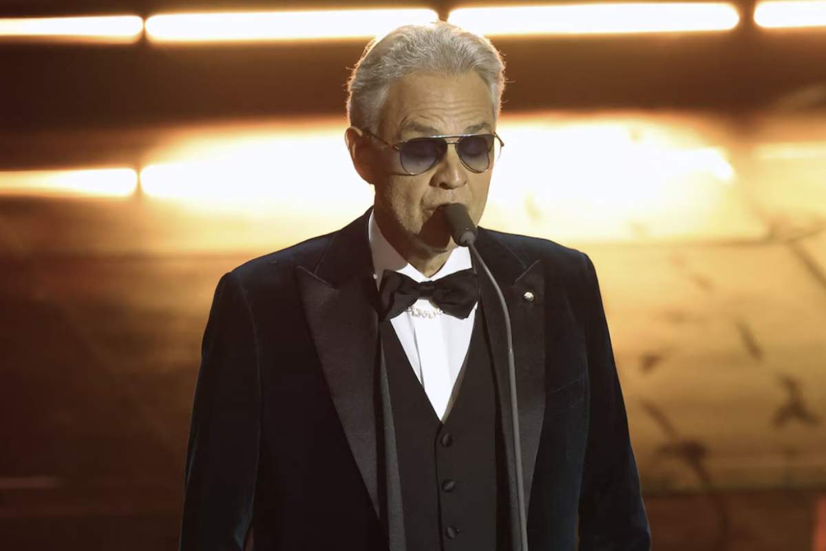 Bocelli ha scherzato durante l'intervista con Carlo Conti, parlando della sua carriera e dicendo: «A questa età bisognerebbe usare un po’ di saggezza